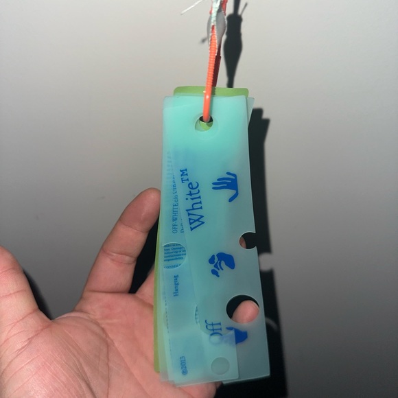 Off-White T-Shirt - Picture 6 of 10